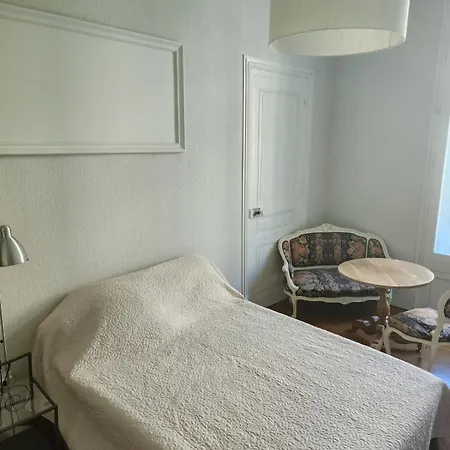 Διαμέρισμα Bright 2-bedroom In *