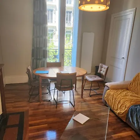 Bright 2-bedroom In Διαμέρισμα Γκρενόμπλ